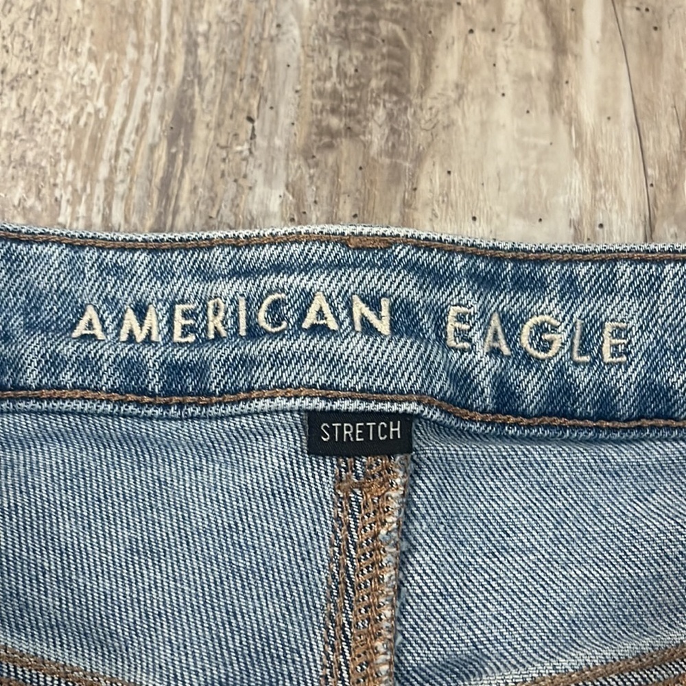 American Eagle Women’s Mom Jeans Distressed Holes Size 8 Short - Picture 4 of 7